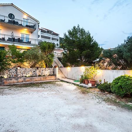 Apartments Pera Марина Экстерьер фото